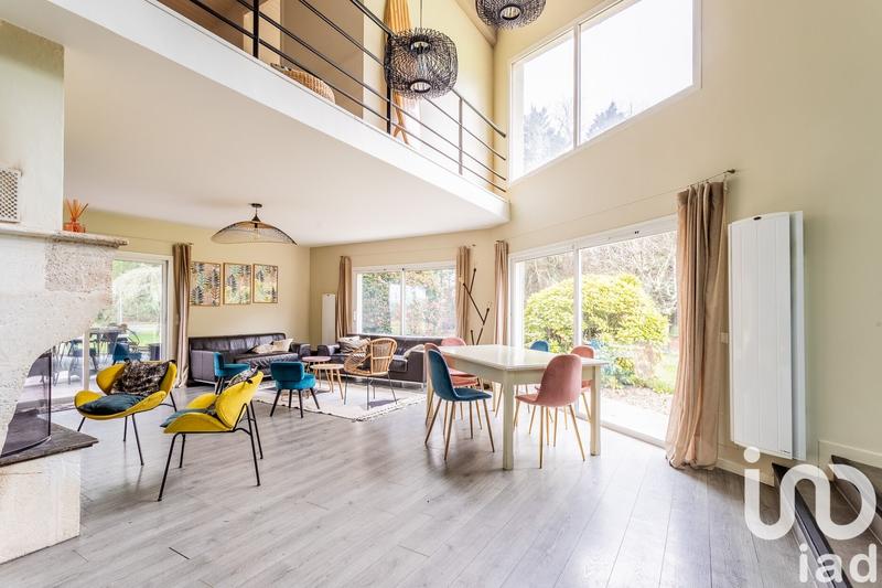 Maison - 218 m² - 7 pièces