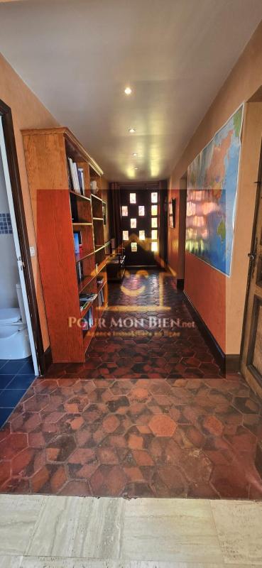 Propriété - 250 m² - 6 pièces