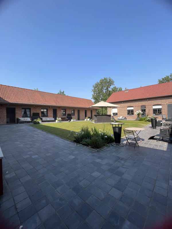 Propriété - 588 m² - 13 pièces