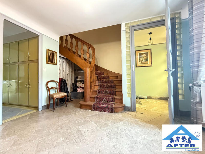 Maison - 237 m² - 8 pièces