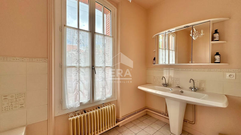 Maison - 229 m² - 10 pièces