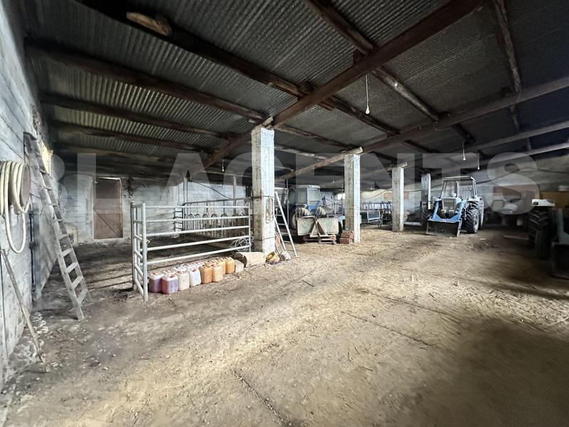 Maison - 410 m² - 4 pièces