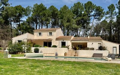 Maison - 222 m² - 6 pièces