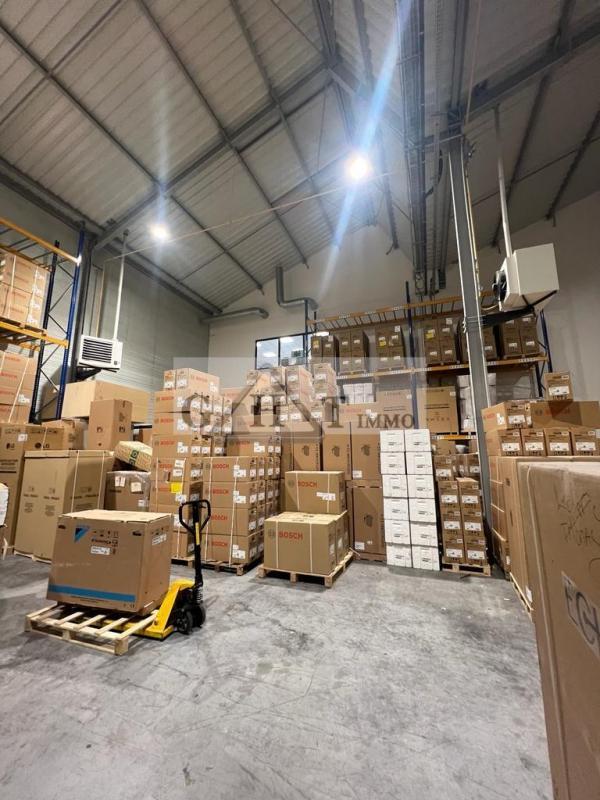 Entrepôt - 1 324 m²