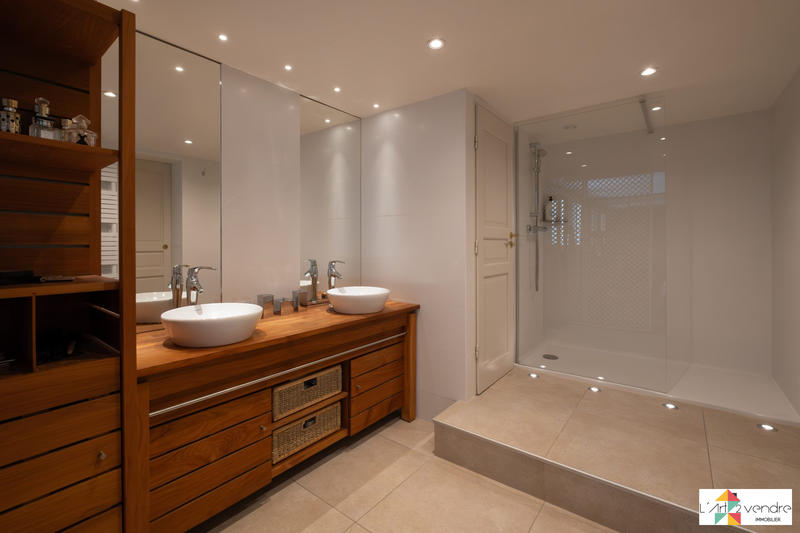 Villa - 204 m² - 8 pièces