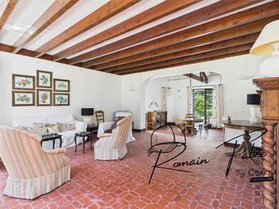Maison - 310 m² - 12 pièces
