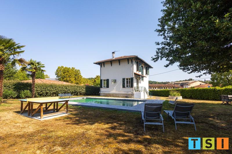 Maison bourgeoise - 140 m² - 4 pièces