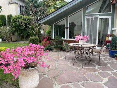 Maison de ville - 260 m² - 8 pièces