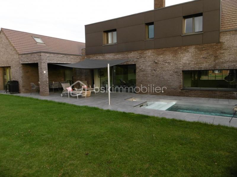 Maison - 205 m² - 6 pièces