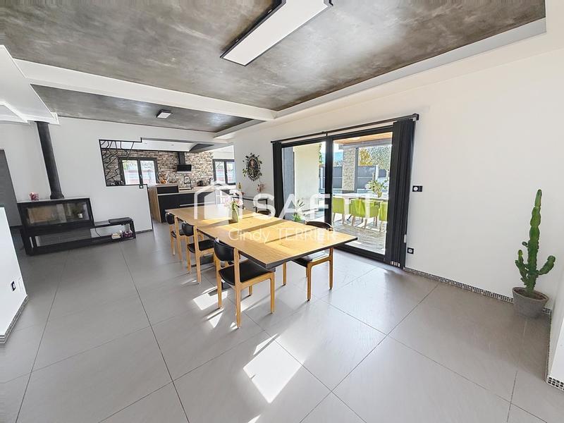 Maison - 217 m² - 8 pièces