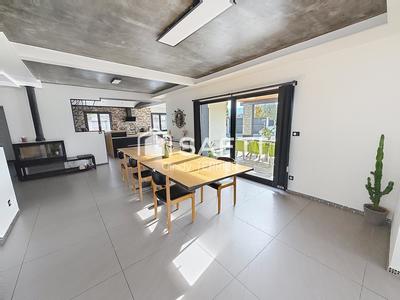 Maison - 217 m² - 8 pièces