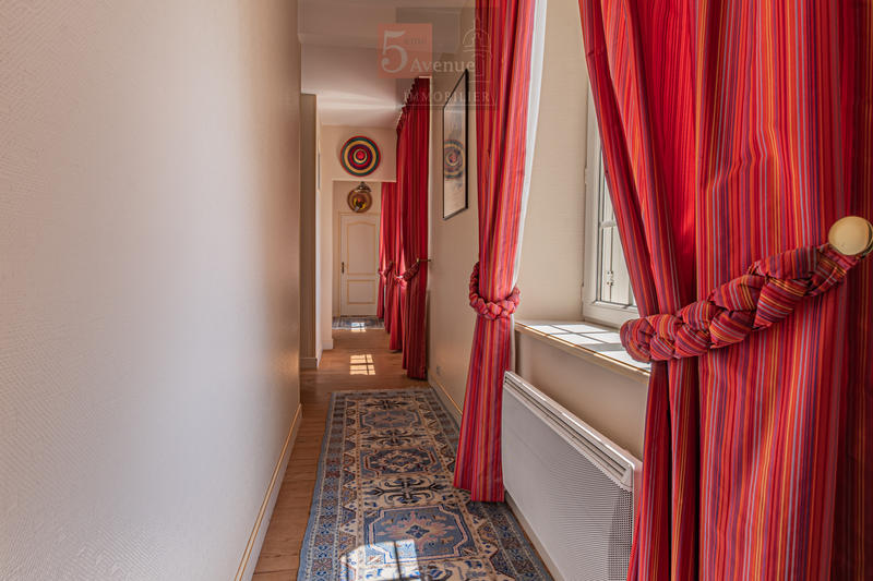 Maison - 400 m² - 8 pièces