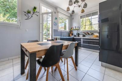 Maison - 266 m² - 9 pièces