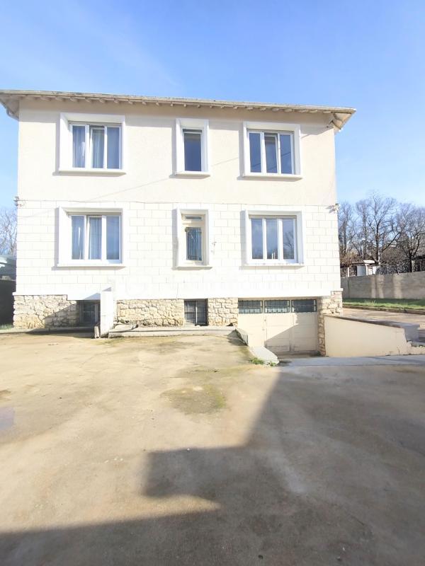 Pavillon - 180 m² - 9 pièces