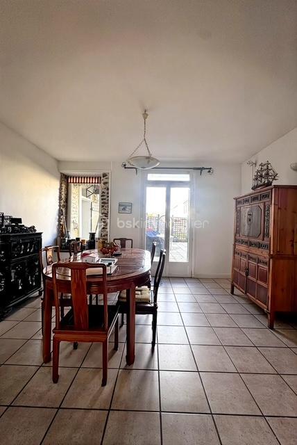 Maison - 260 m² - 9 pièces