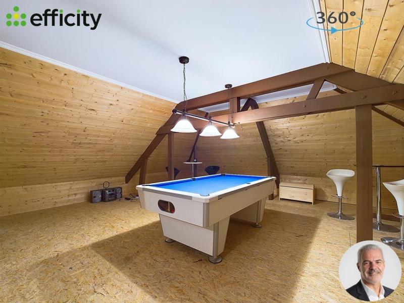 Maison - 290 m² - 8 pièces