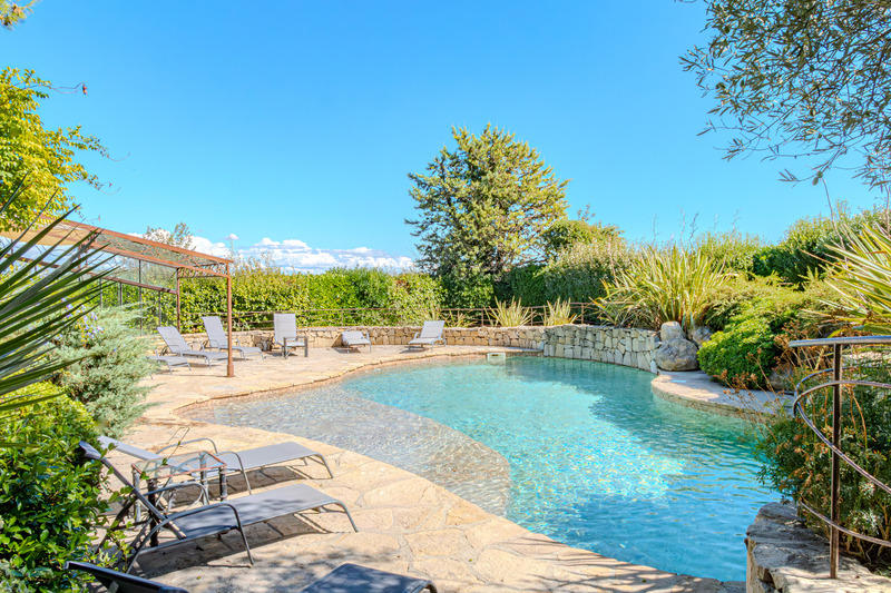 Maison - 335 m² - 8 pièces