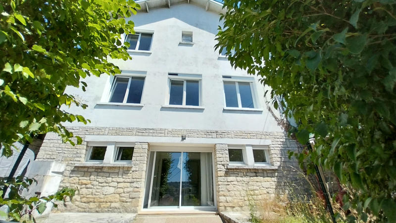 Maison - 198 m² - 8 pièces