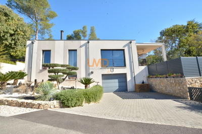 Propriété - 147 m² - 6 pièces