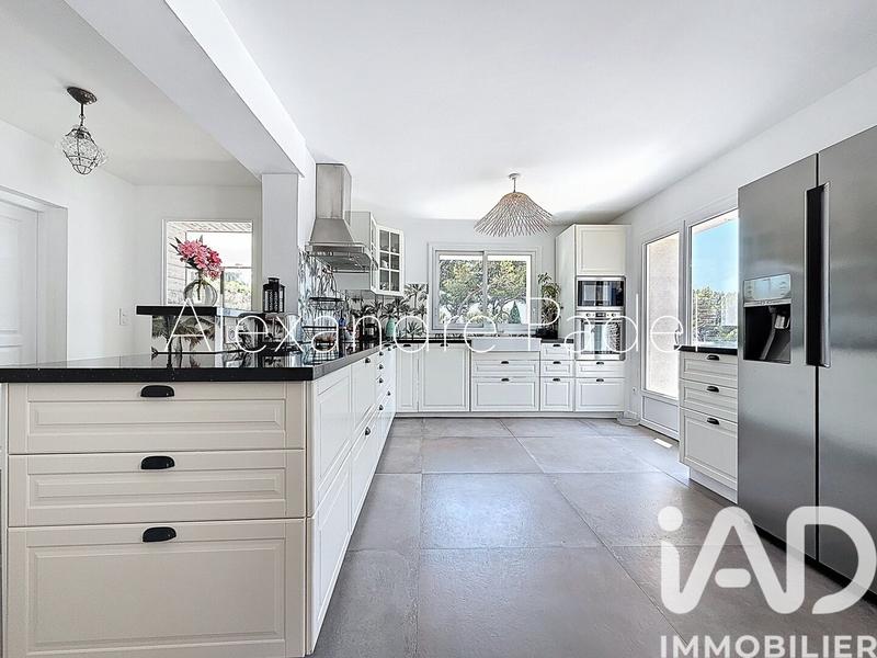 Maison - 270 m² - 10 pièces