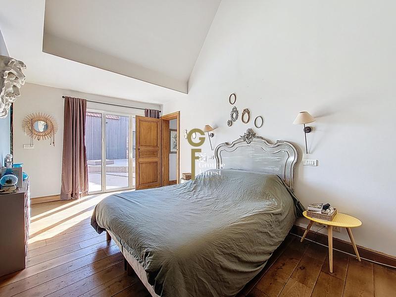 Maison - 255 m² - 7 pièces