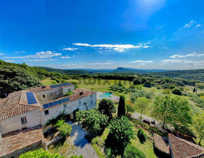 Maison - 250 m² - 12 pièces