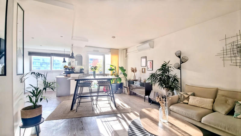 Appartement - 93 m² - 5 pièces