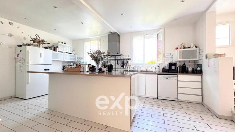 Maison - 208 m² - 7 pièces