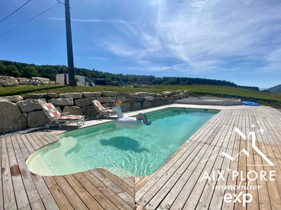 Maison - 240 m² - 6 pièces