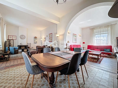 Maison - 220 m² - 8 pièces