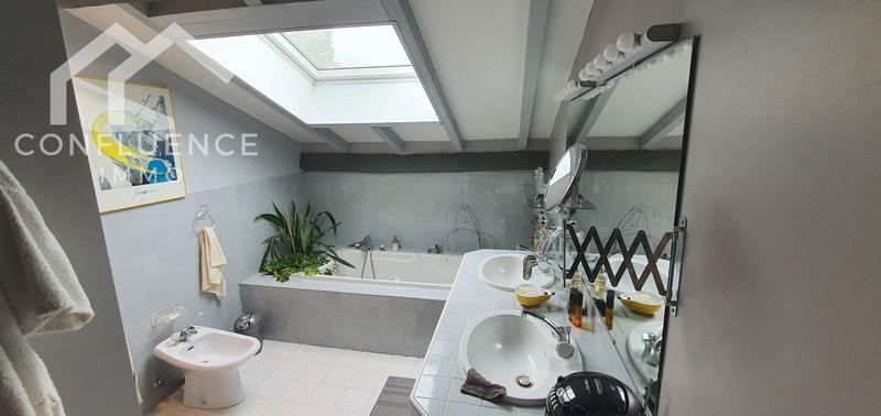 Demeure - 270 m² - 9 pièces