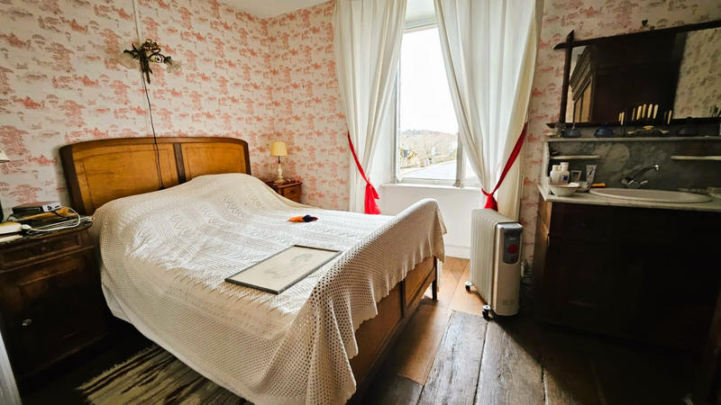 Maison - 180 m² - 11 pièces