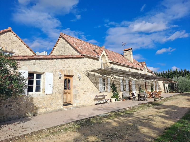 Maison - 406 m² - 9 pièces