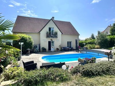 Maison - 275 m² - 9 pièces