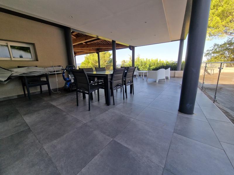 Propriété - 350 m² - 8 pièces