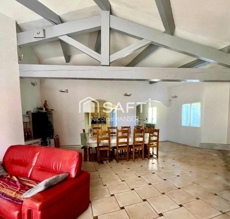 Maison - 241 m² - 9 pièces