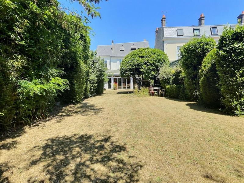 Maison - 212 m² - 8 pièces