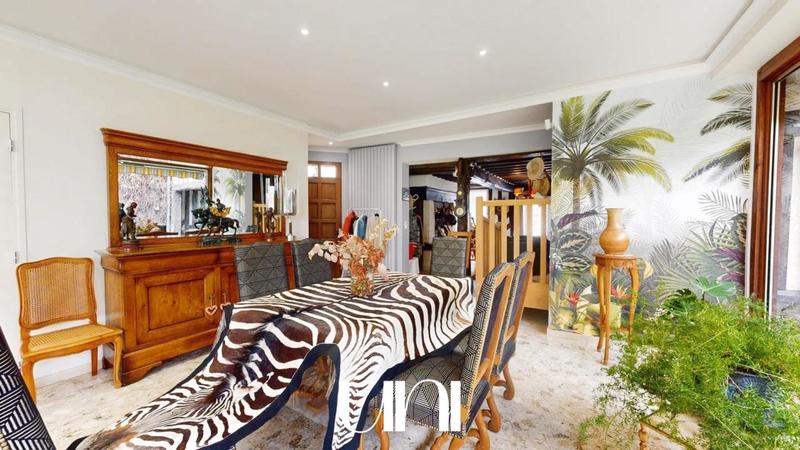 Maison de maîtres - 260 m² - 8 pièces