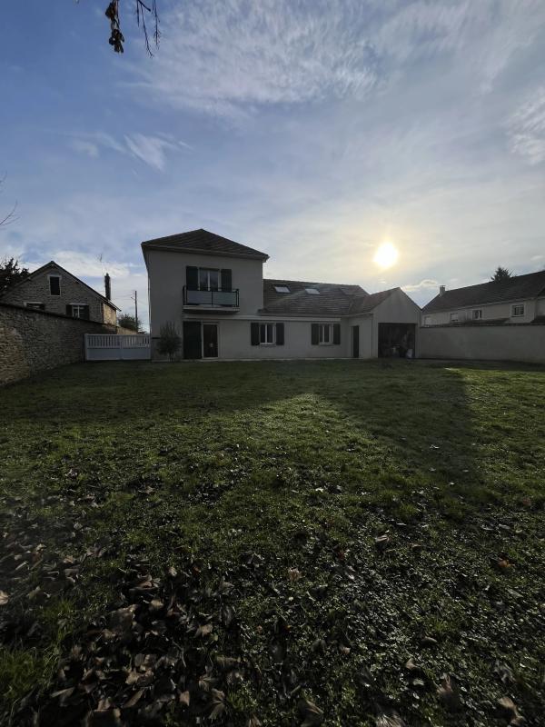 Maison - 200 m² - 8 pièces