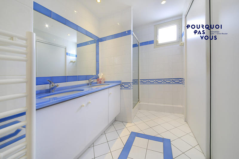 Appartement - 210 m² - 6 pièces