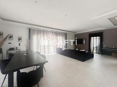 Maison - 226 m² - 6 pièces