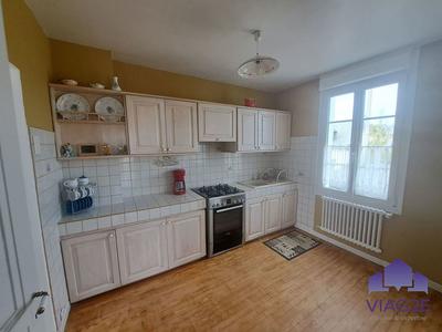 Maison traditionnelle - 84 m² - 6 pièces