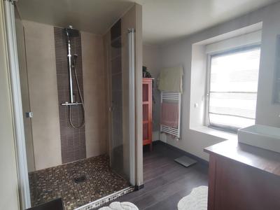 Maison - 305 m² - 9 pièces