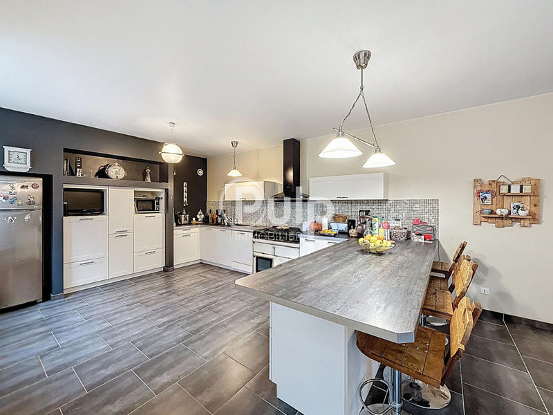 Maison - 227 m² - 9 pièces