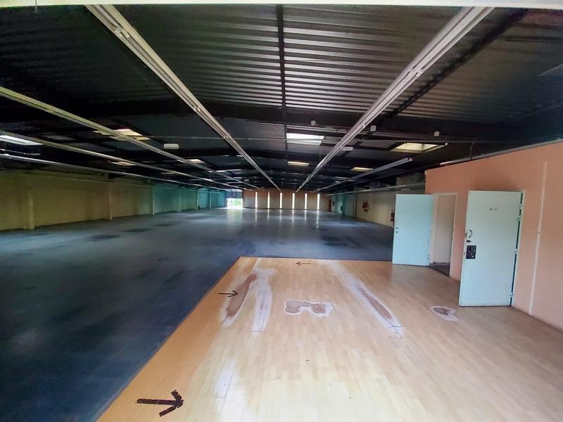 Local commercial - 1 024 m² - 1 pièce