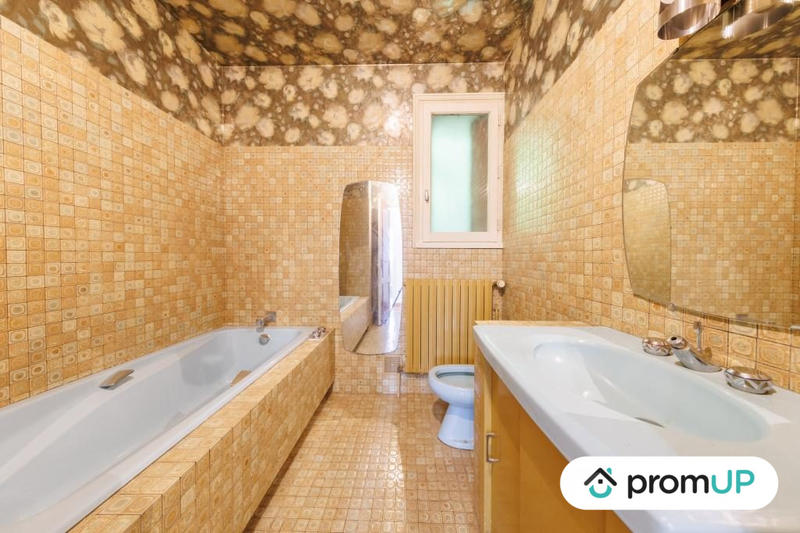 Maison traditionnelle - 223 m² - 12 pièces