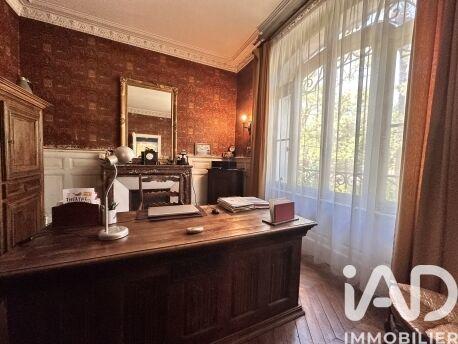 Maison - 232 m² - 9 pièces