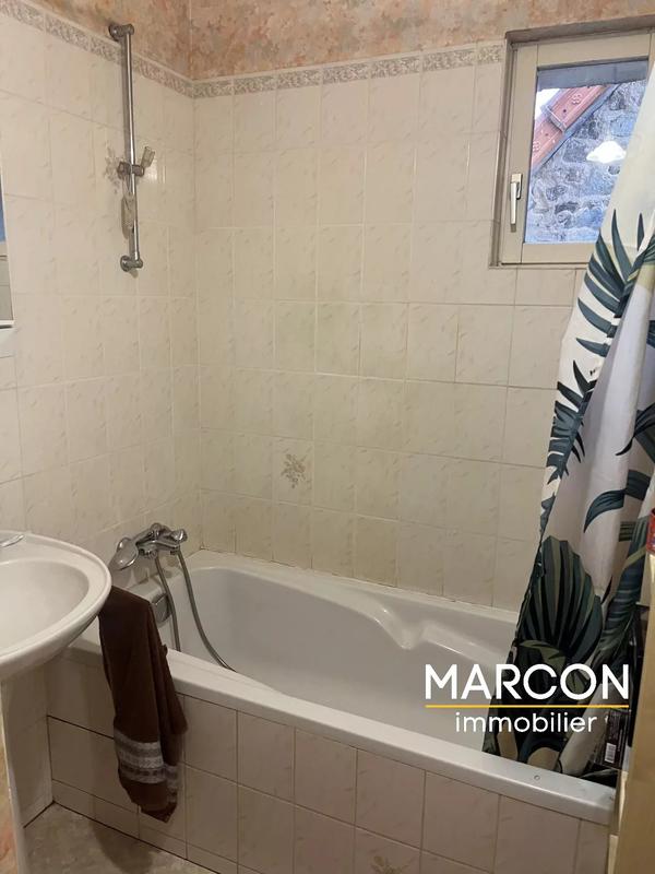 Maison - 210 m² - 10 pièces