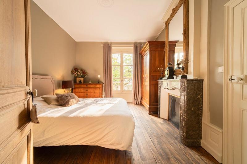 Maison - 334 m² - 14 pièces