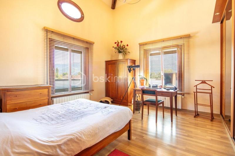 Maison - 221 m² - 9 pièces